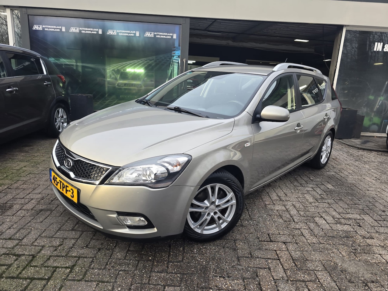 Kia Cee'd Sporty Wagon - 1.4 CVVT Navigator Plus Pack | 1E EIGENAAR | 12MND GARANTIE | NAVI | ELEC RAMEN | - AutoWereld.nl