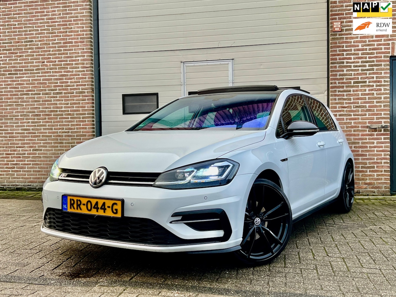 Volkswagen Golf - 1.5 TSI Highline Business R | DSG | PANO | Virtual | - AutoWereld.nl