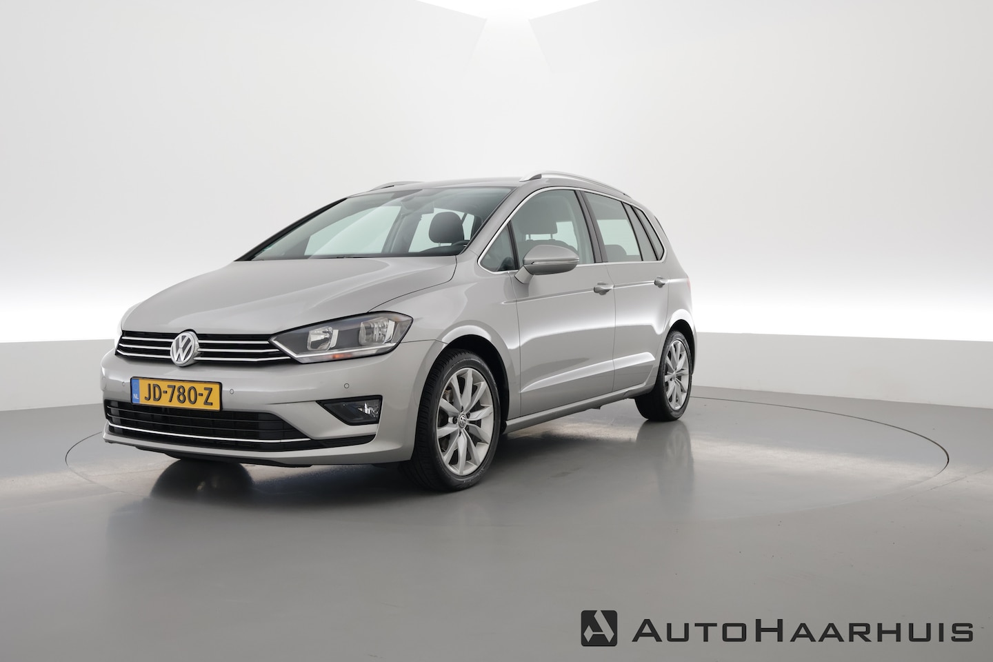 Volkswagen Golf Sportsvan - 1.2 TSI Highline DSG | Camera | All Seasons | Trekhaak | Clima | PDC - AutoWereld.nl