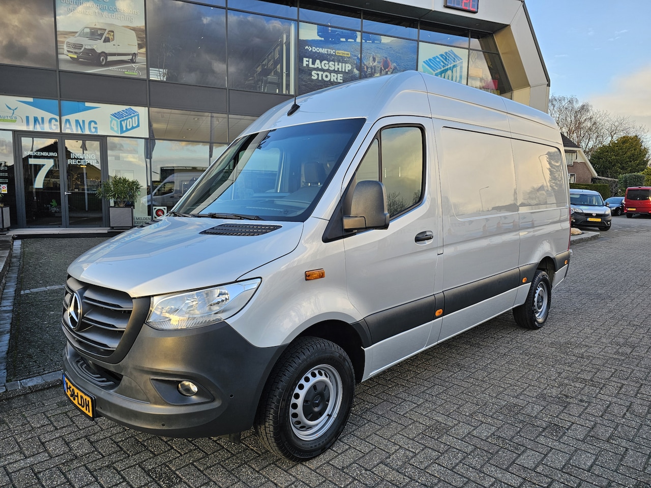 Mercedes-Benz Sprinter - 317 CDI L2-H2 RWD * 360 Graden Camera * Car Play * Cruise Controle * - AutoWereld.nl