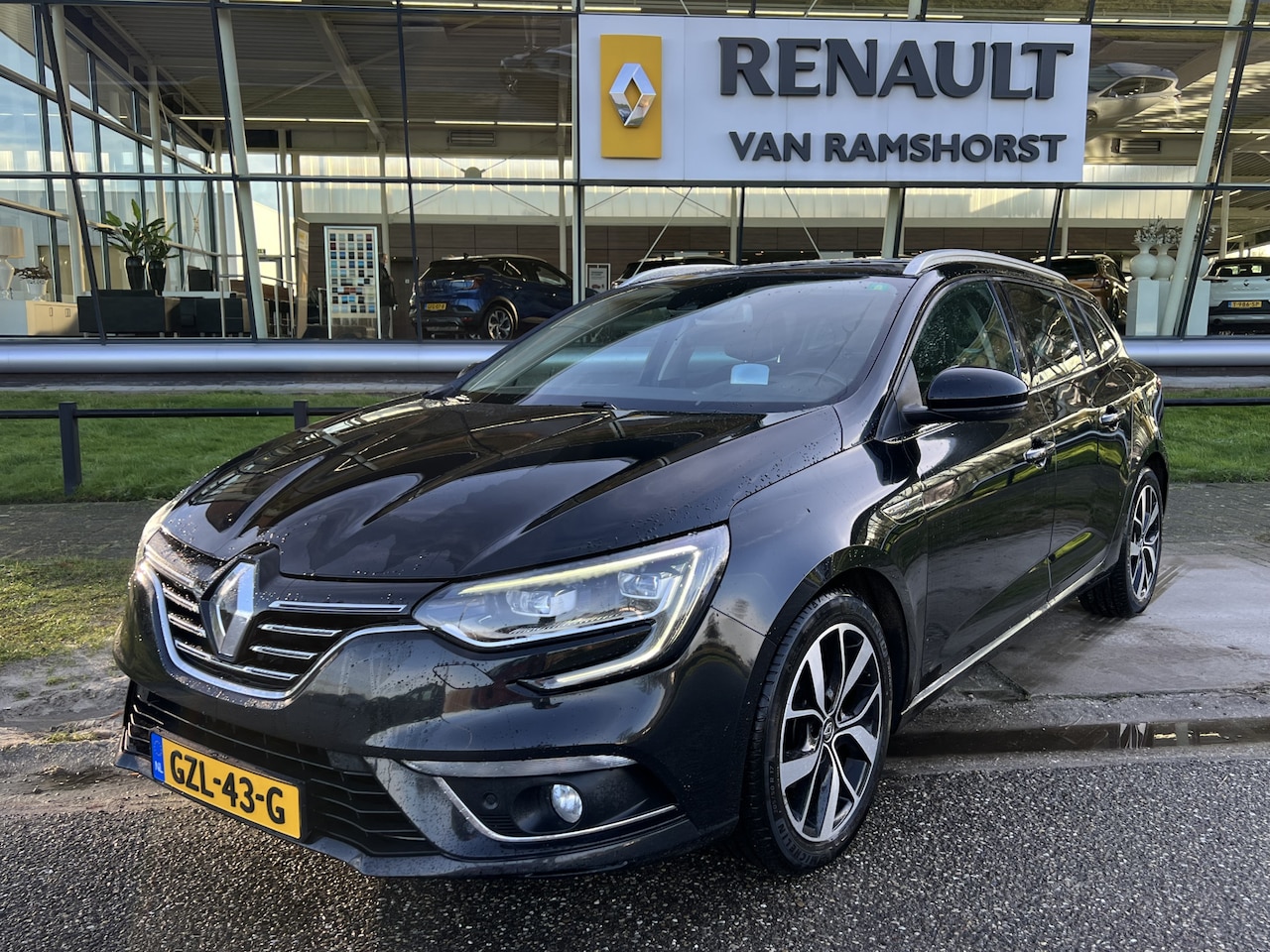 Renault Mégane Estate - 1.3 TCe 140PK Bose / Automaat / Trekhaak / Schuif-Kantekdak / Adaptive cruise / Stoel+Stuu - AutoWereld.nl