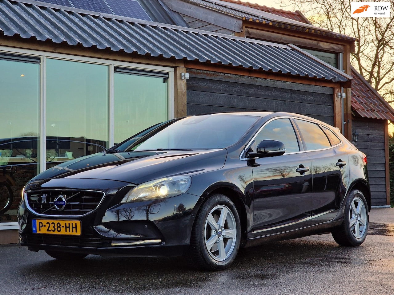 Volvo V40 - 1.6 T4 Ocean Race 1.6 T4 Ocean Race (Dealeronderhouden / Panoramadak / Leder / Xenon / Parkeersensoren / Lan - AutoWereld.nl