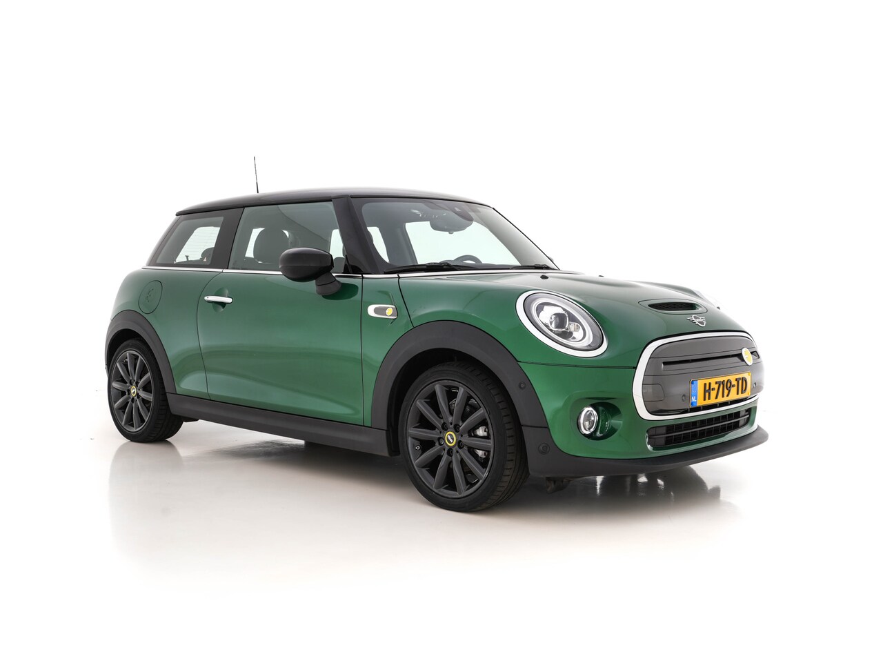 MINI Mini-Electric - Charged 33 kWh [ 3-Fase ] (INCL-BTW) *HEAD-UP | HARMAN/KARDON | 1/2-LEATHER | FULL-LED | N - AutoWereld.nl