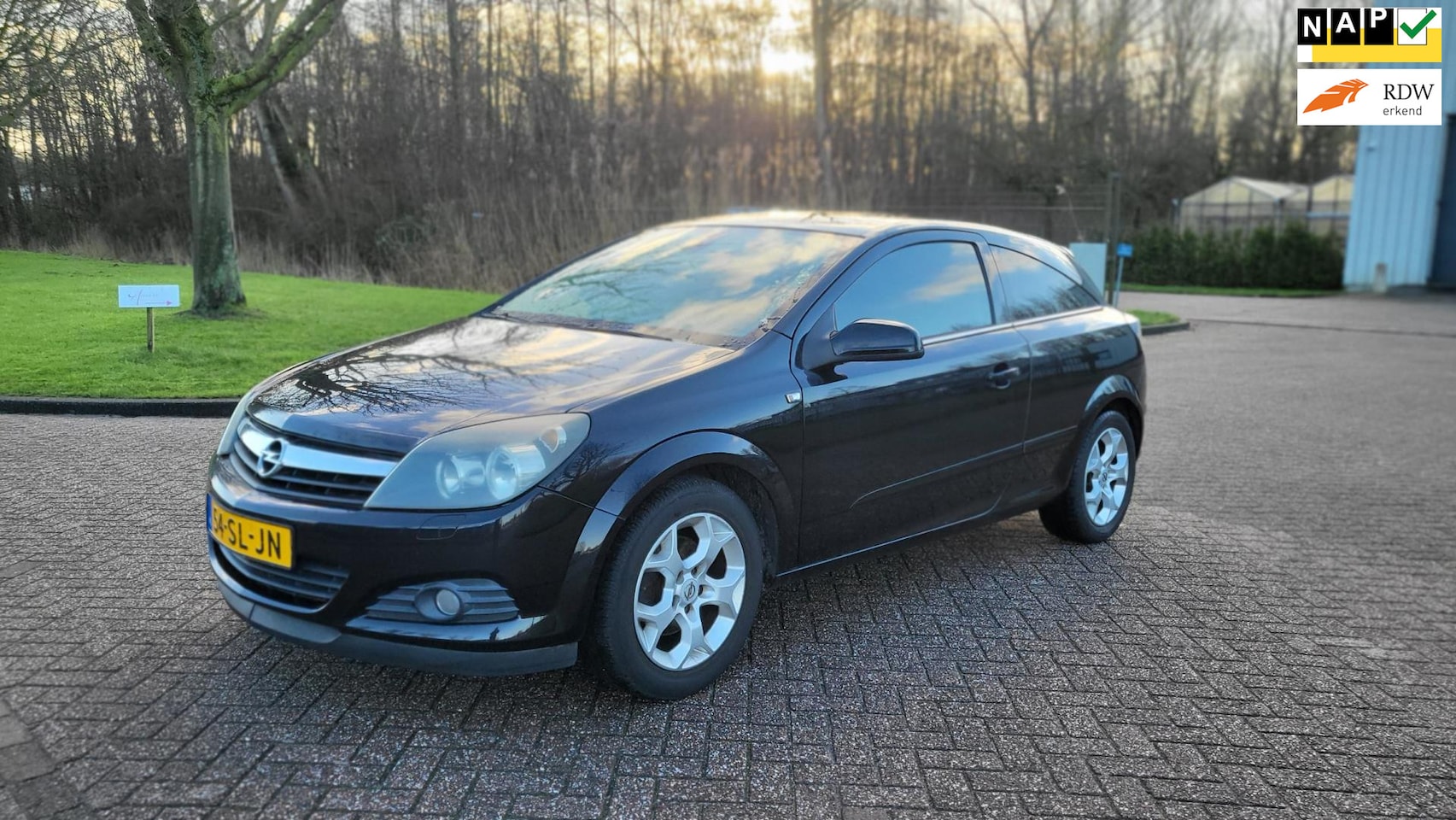 Opel Astra GTC - 1.6 Cosmo 1.6 Cosmo/NIEUWE APK - AutoWereld.nl