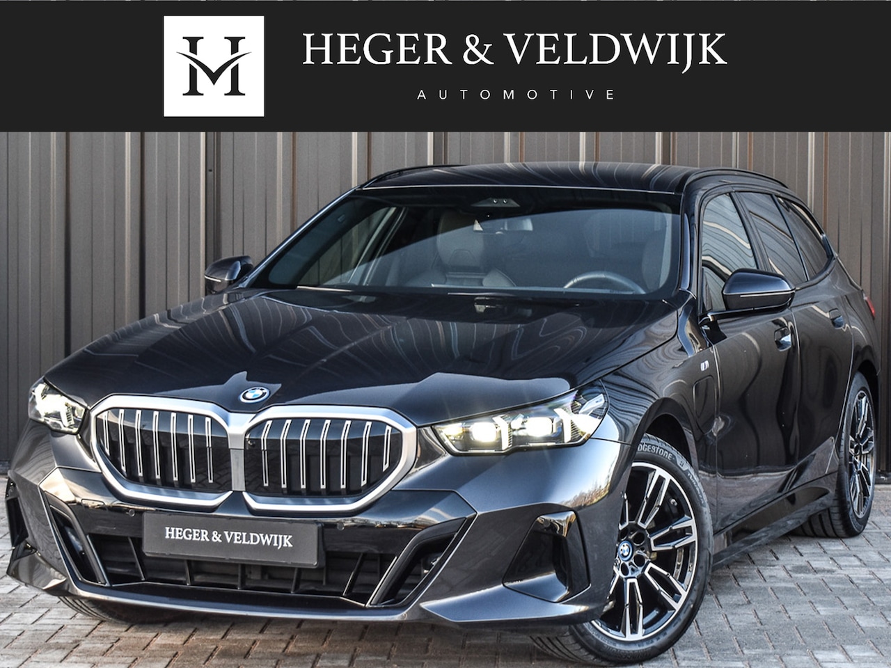 BMW 5-serie Touring - 530e xDrive M-SPORT | ELEKTR. VERST. STOELEN MET GEHEUGEN | ELEKTR. TREKHAAK | STOELVERWAR - AutoWereld.nl