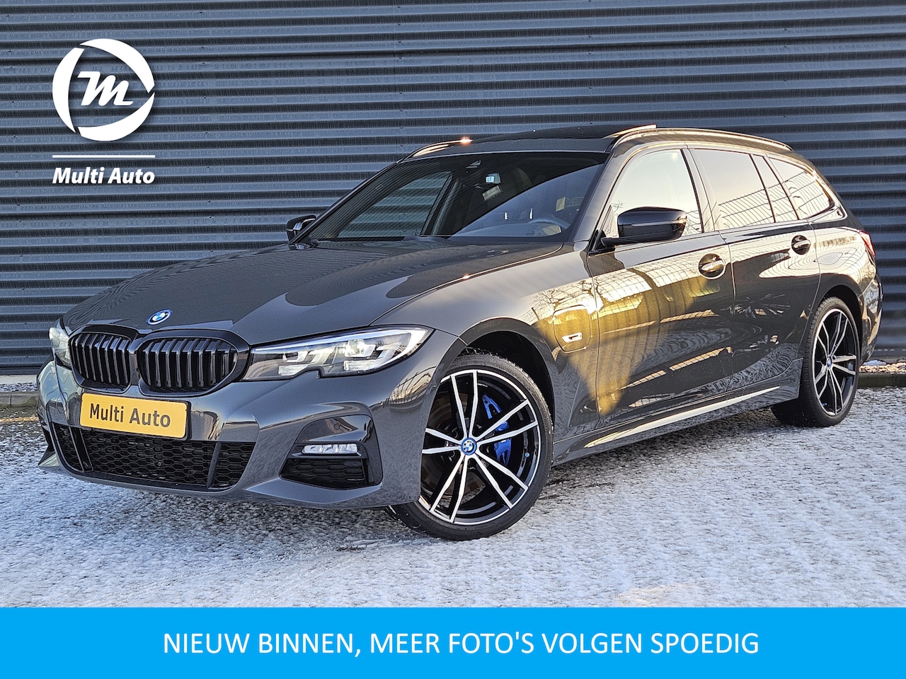 BMW 3-serie Touring - 320e M Sport Shadow Plug in Hybrid Dealer O.H PHEV | Panodak | 19"L.M | Alcantara Sportsto - AutoWereld.nl