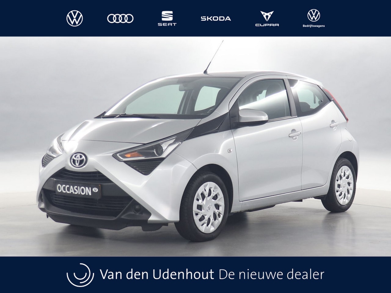 Toyota Aygo - 1.0 VVT-i x-play / Airco / Apple Carplay / Camera - AutoWereld.nl