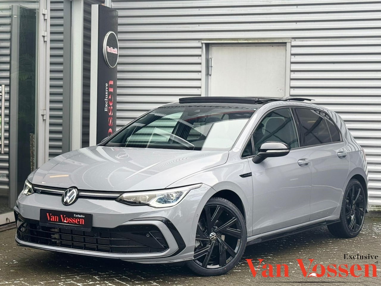 Volkswagen Golf - 1.5 eTSI Blackstyle 3X R-Line|Pano|IQ Light|Sfeer|Camera|Carplay|ACC| - AutoWereld.nl