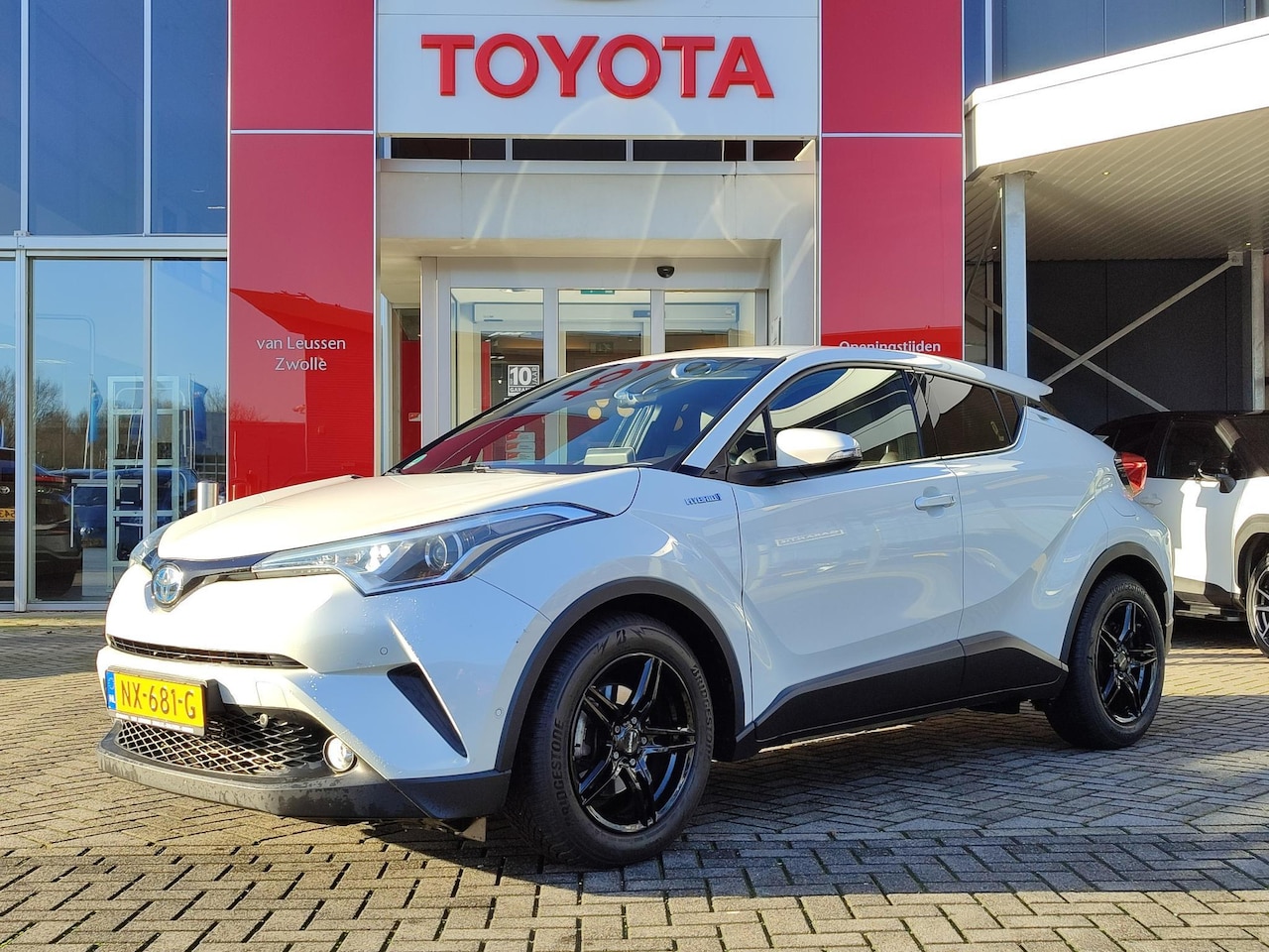 Toyota C-HR - 1.8 Hybrid Executive TREKHAAK STOELVERW 18' LM-VELGEN CAMERA PARK-SENSOREN KEYLESS NL-AUTO - AutoWereld.nl