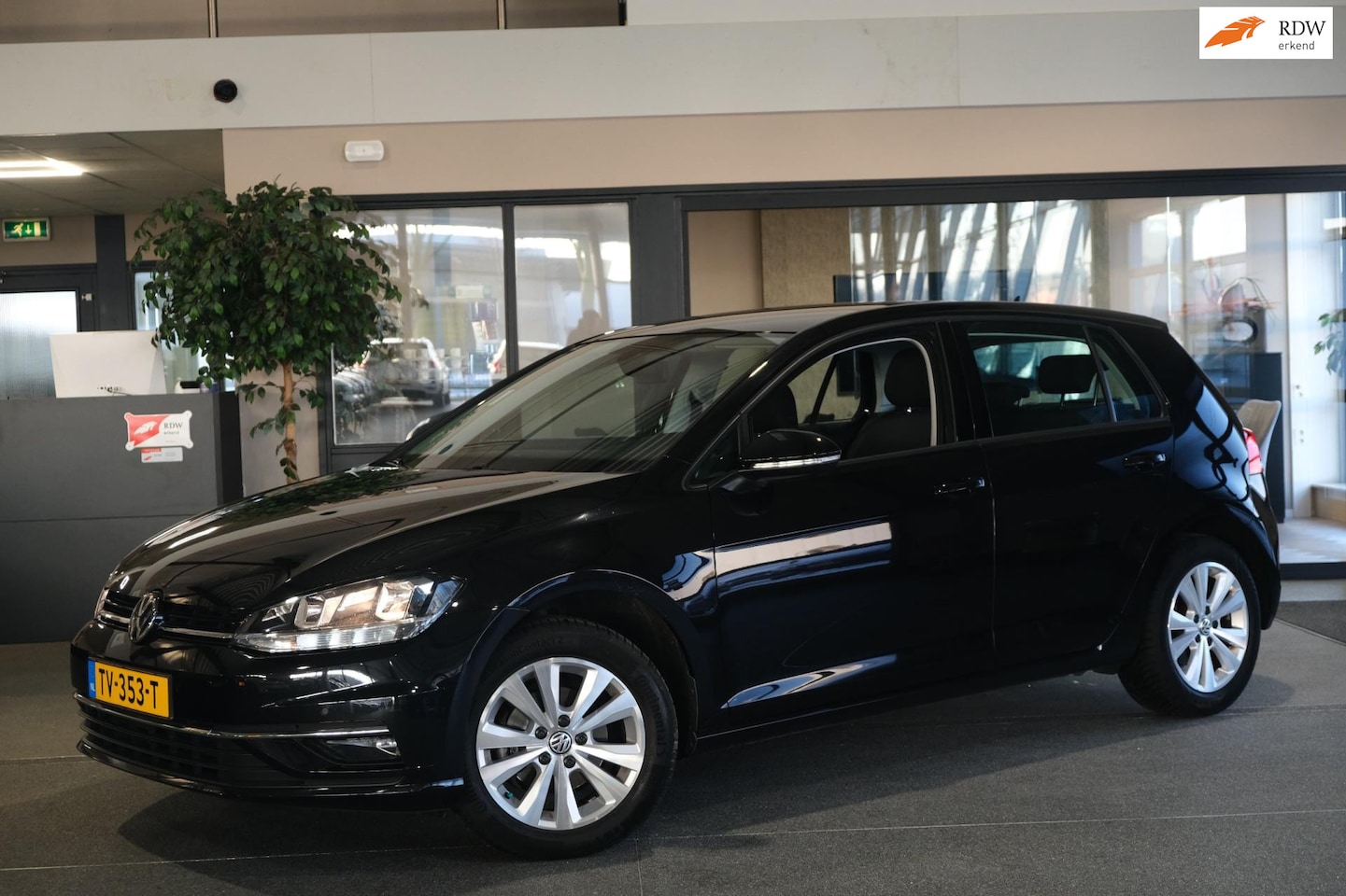 Volkswagen Golf - 1.0 TSI Comfortline Navi ACC PDC Trekhaak - AutoWereld.nl