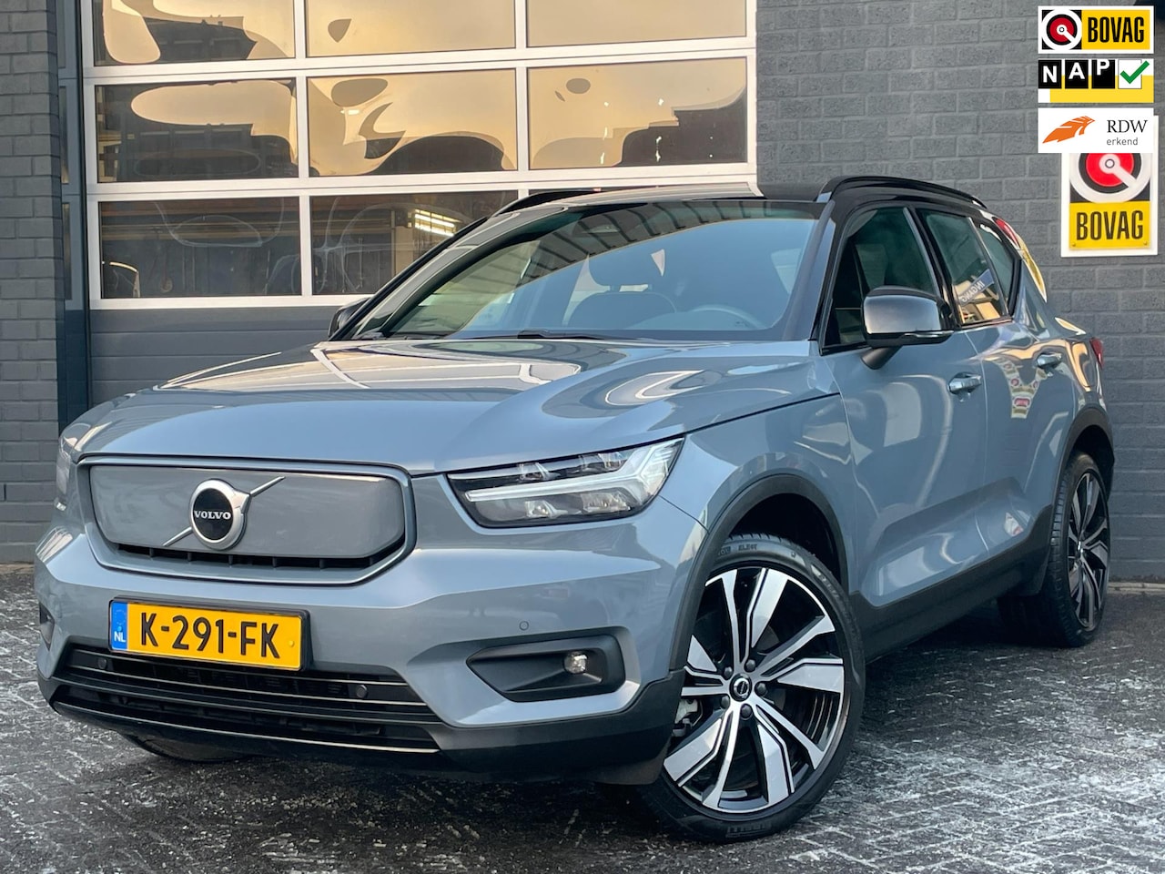 Volvo XC40 - Recharge P8 AWD R-Design Leder/Alcantara, Navi, Camera - AutoWereld.nl