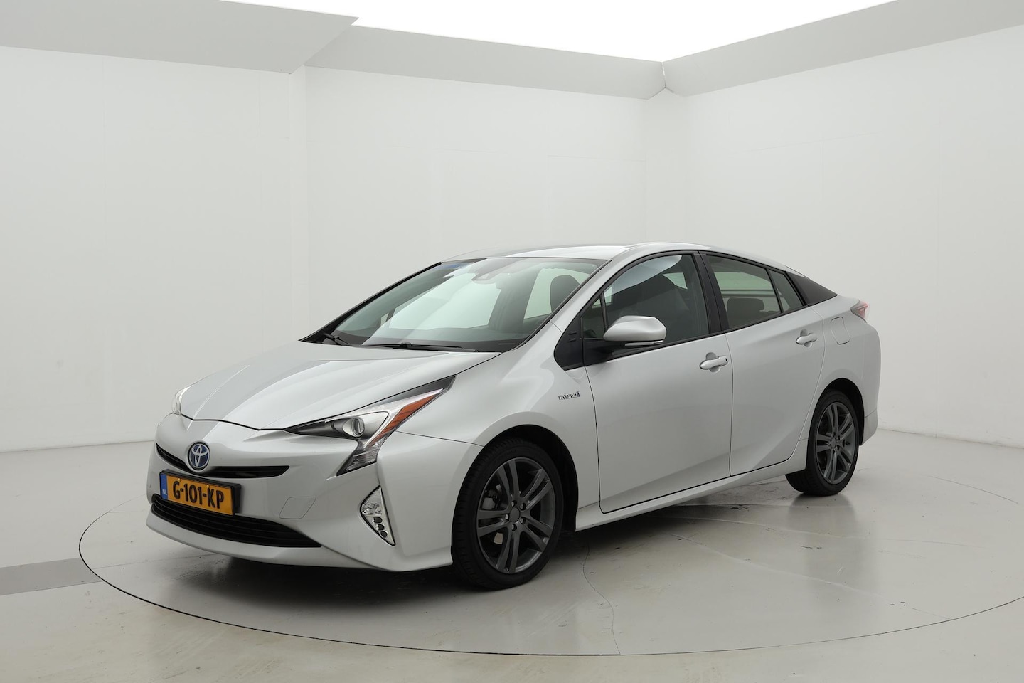 Toyota Prius - 1.8 Hybrid Black Edition Leder Navigatie Automaat - AutoWereld.nl