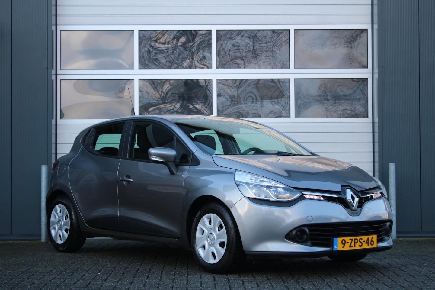 Renault Clio - 0.9 TCe Expression Airco/Cruise/Navi/Bluetooth/LED/Radio.AUX.USB/Elek.Ramen/C.V./Isofix/AP - AutoWereld.nl