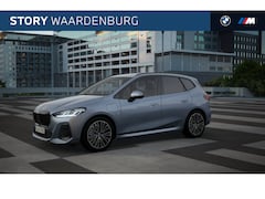 BMW 2-serie Active Tourer - 225e xDrive M Sport Automaat / Panoramadak / Trekhaak / Sportstoelen / Adaptieve LED / M A