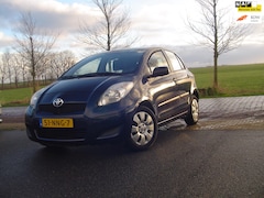 Toyota Yaris - 1.3 VVTi Comfort / Airco / 6 versnellingen / NL auto