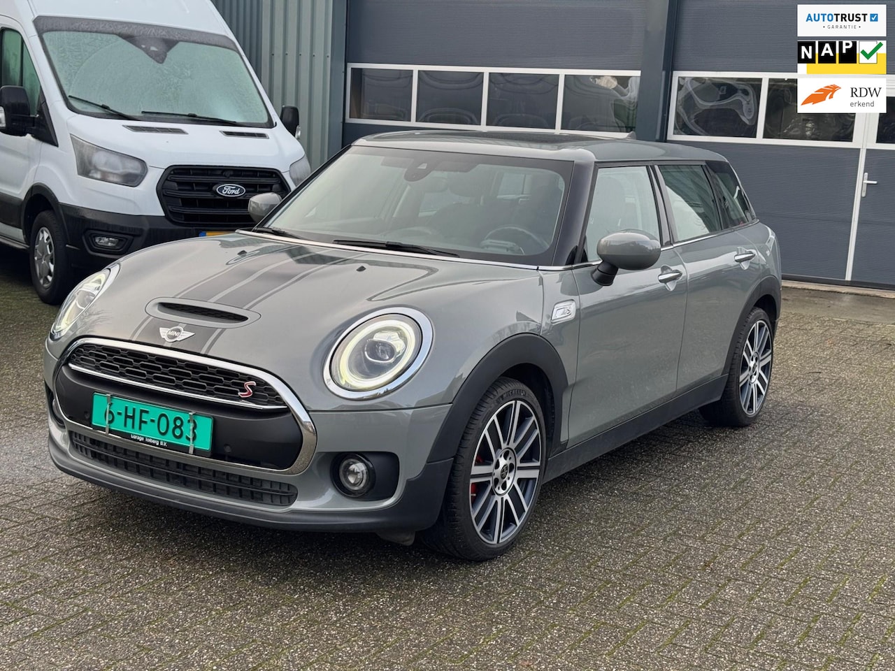 MINI Clubman - Cooper S Pakket/ facelift uitvoering/navi/pano/carplay/led/18 " - AutoWereld.nl