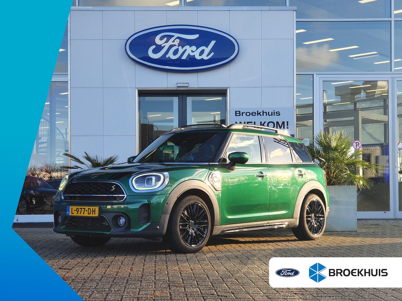 MINI Countryman - 2.0 Cooper S E ALL4 Chili | Adap. Cruise | Stoelverwarming | Camera | Privacy Glass - AutoWereld.nl