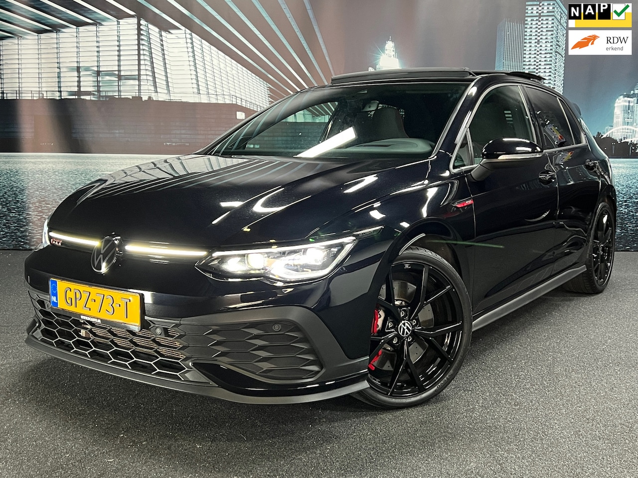 Volkswagen Golf - 8 2.0 TSI GTI CLUBSPORT 300 PK BLACK/PANO/FULL OPTIONS - AutoWereld.nl