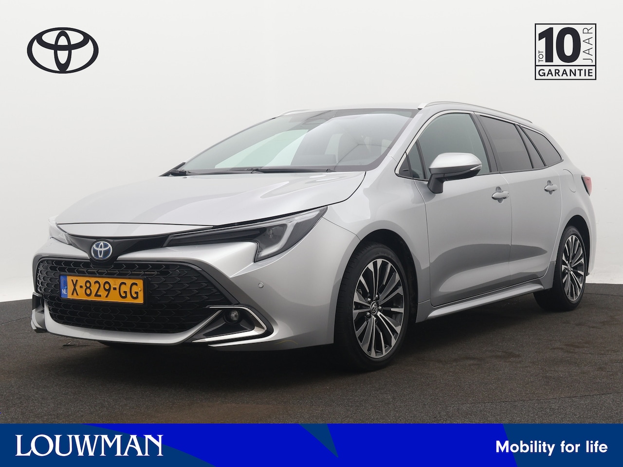 Toyota Corolla Touring Sports - 1.8 Hybrid First Edition | Navigatie | Parkeersensoren | LM velgen | Stoelverwarming | - AutoWereld.nl