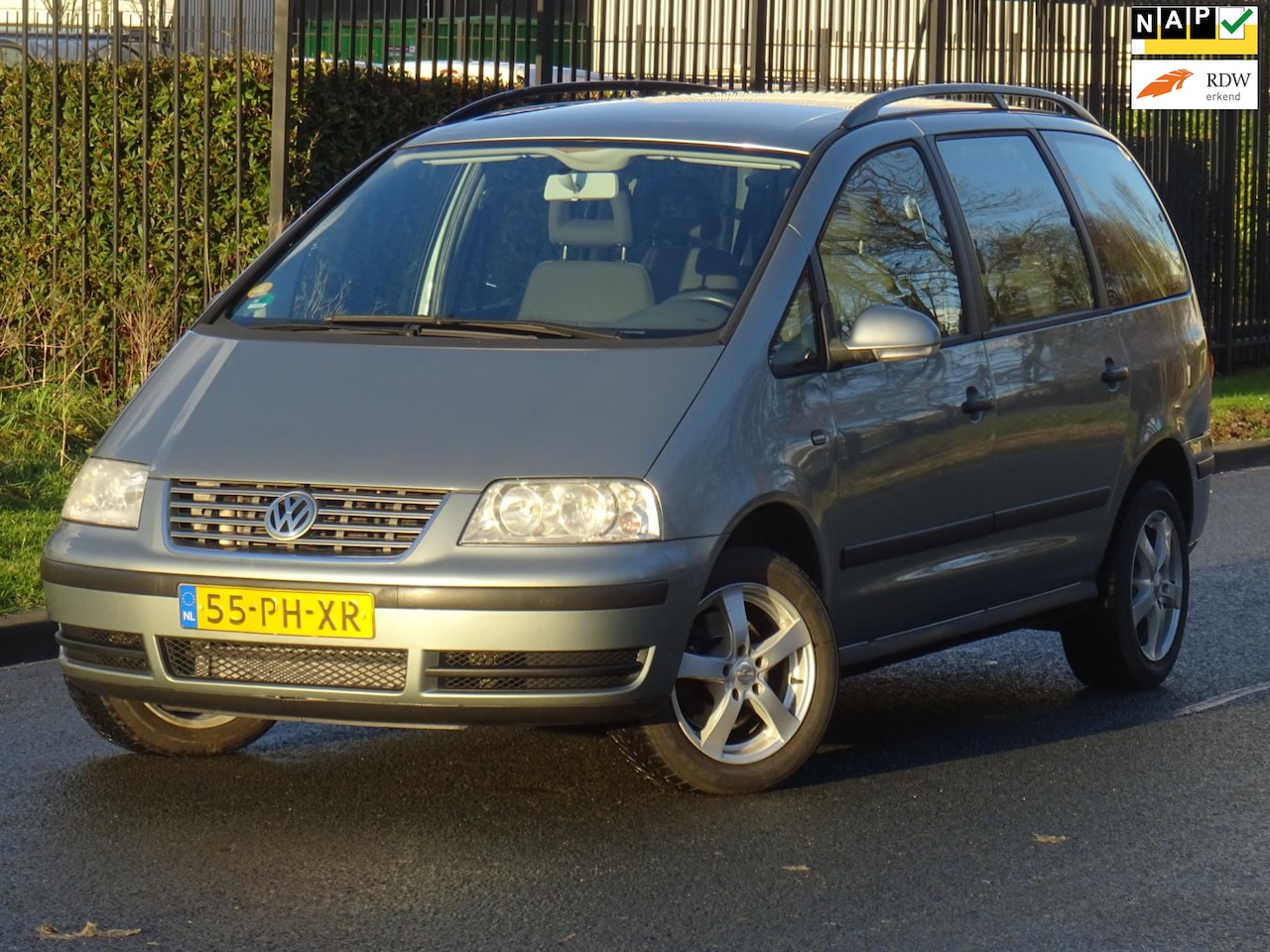 Volkswagen Sharan - 2.0 7-PERSOONS NAP/CLIMA/CRUISE/NW APK - AutoWereld.nl