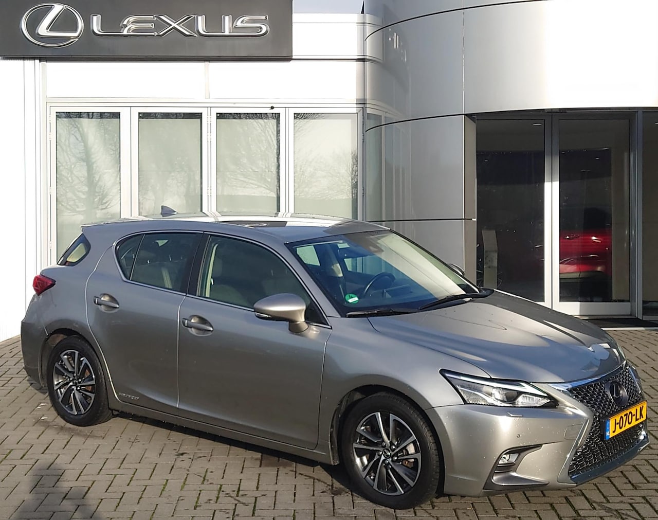 Lexus CT 200h - Business Line Pro Trekhaak NL-AUTO AD-CRUISE PARK-SENSOREN LM-VELGEN KEYLESS GROOT-SCHERM - AutoWereld.nl