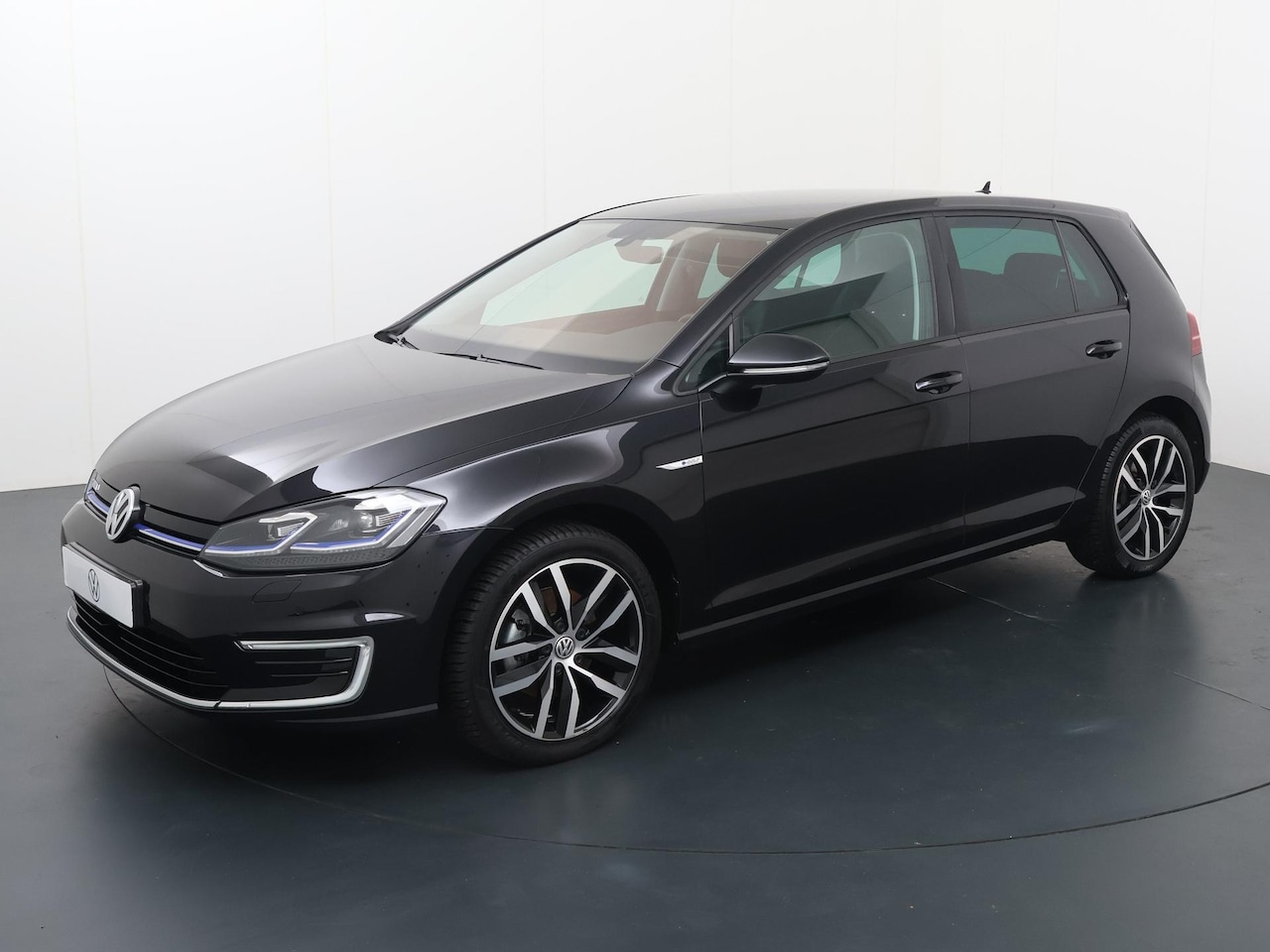 Volkswagen e-Golf - E-DITION | 136 PK | Lederen bekleding | Warmtepomp | Keyless entry / start | - AutoWereld.nl