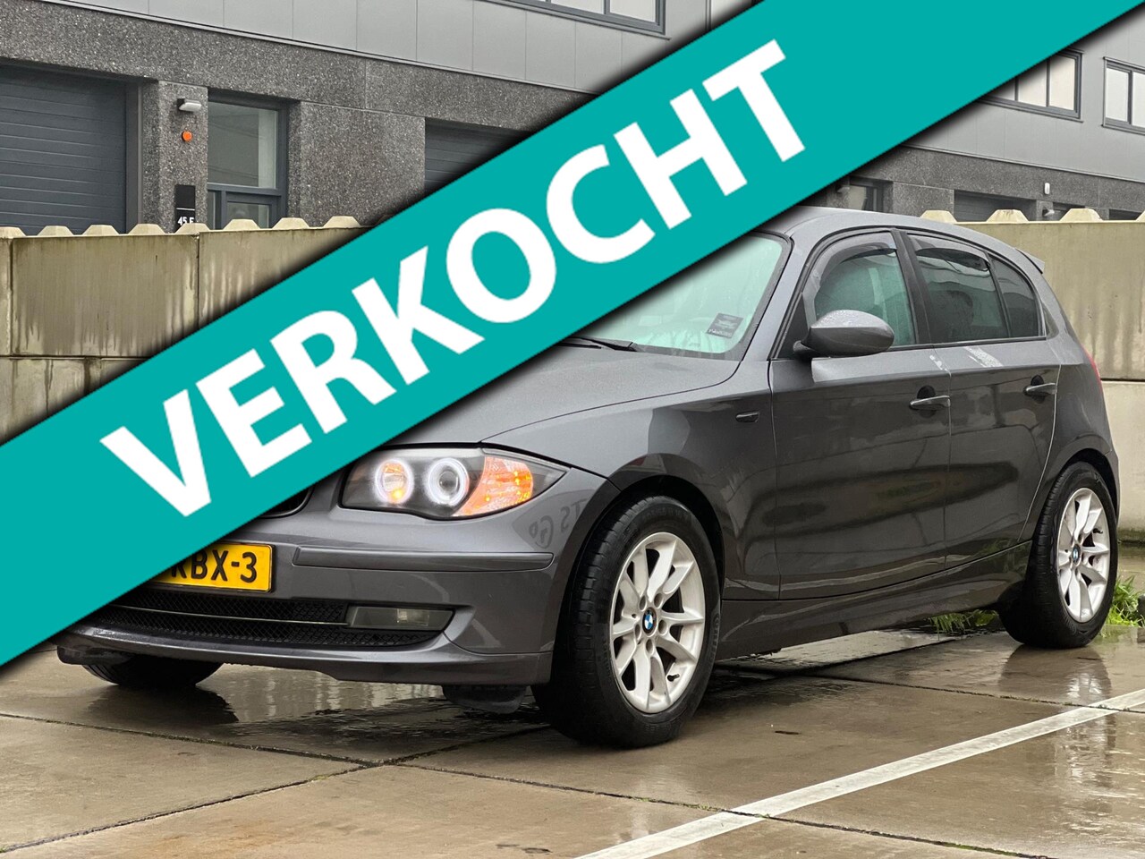 BMW 1-serie - 118i | High Executive | Airco | Parkeersensoren | Trekhaak | Dealeronderhouden - AutoWereld.nl