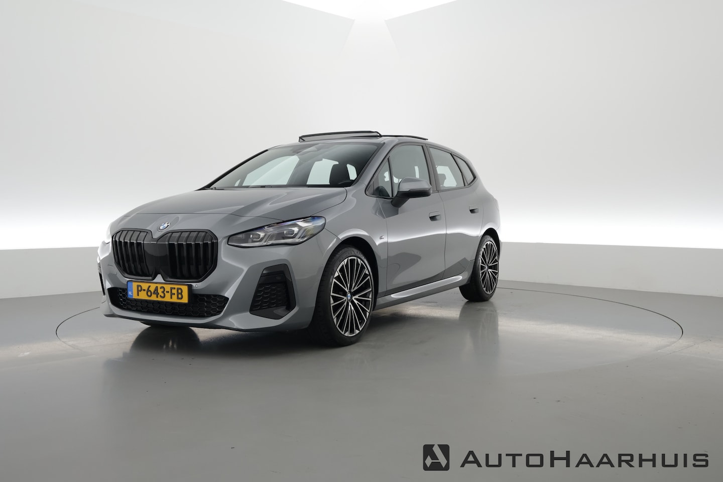 BMW 2-serie Active Tourer - 218i M Sport | Pano | HUD | Harman Kardon | Elek. Trekhaak | Navi | 19'' - AutoWereld.nl