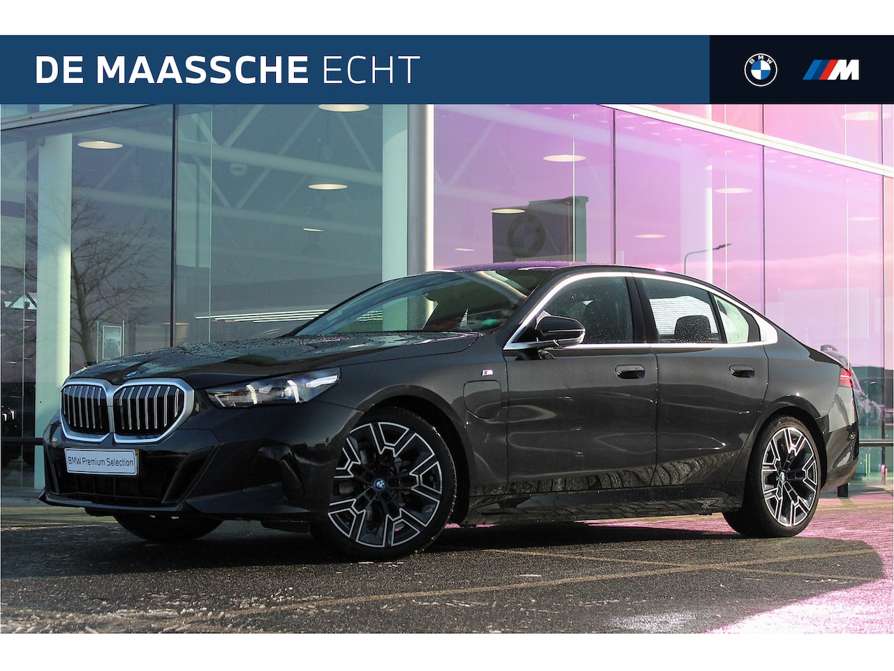 BMW 5-serie - 530e M Sport Automaat / Panoramadak / Trekhaak / Stoelventilatie / Parking Assistant Profe - AutoWereld.nl