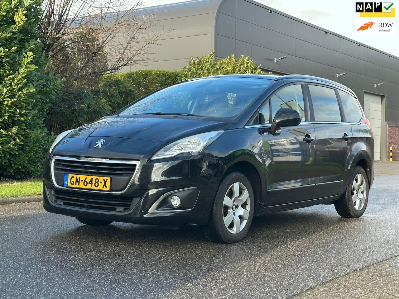 Peugeot 5008 - 1.2 PureTech Style 7persoons Achteruit camera*Panoramadak*Cruise*Trekhaak*Clima*LM velgen* - AutoWereld.nl