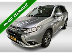 Mitsubishi Outlander - 2.4 PHEV Pure AWD.176KW Leder / Navigatie / ruise-ctr. / Pdc+Camera / Lmv. / Apk okt-2025