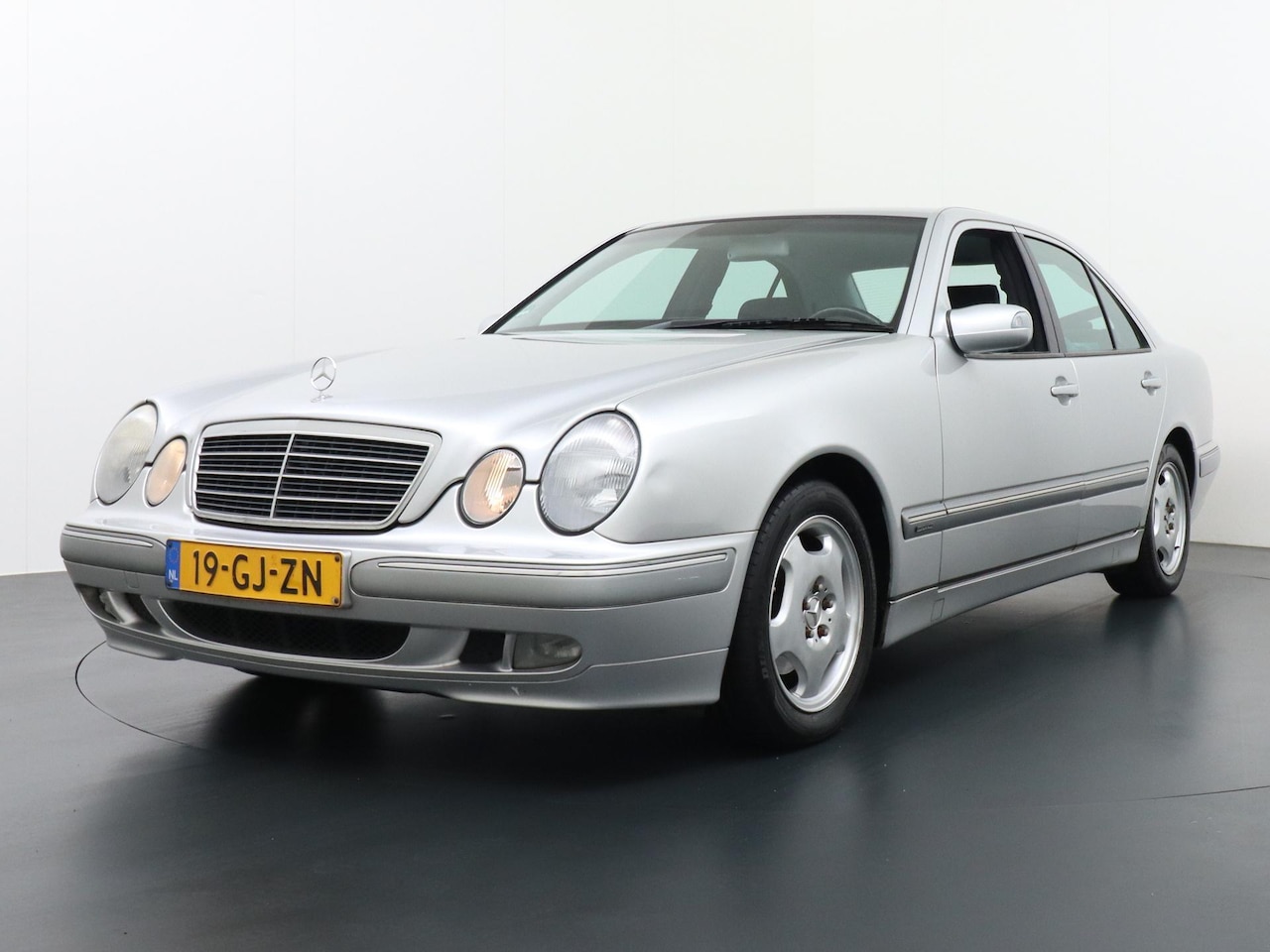 Mercedes-Benz E-klasse - 200 K. Avantgarde NL Auto | NAP | Nieuwe APK - AutoWereld.nl