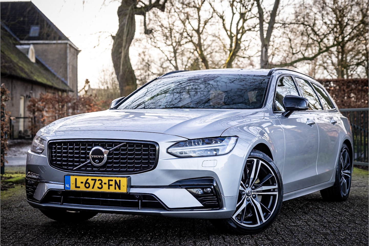 Volvo V90 - B4 Ultimate Dark Panorama HUD Harman Kardon - AutoWereld.nl