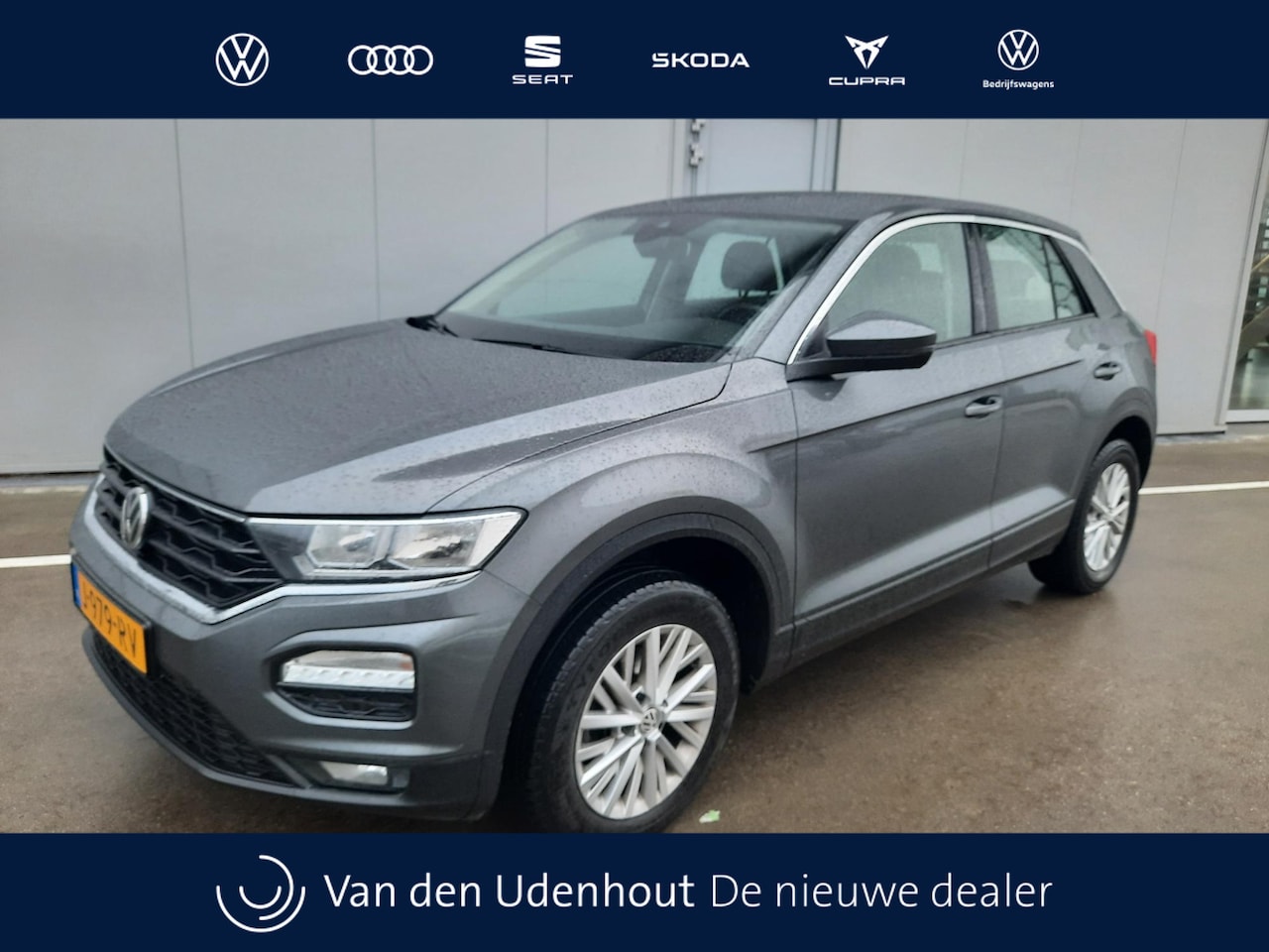 Volkswagen T-Roc - 1.0 TSI | Navigatie | Trekhaak | Climatronic | verwarmde voorstoelen Nieuw binnen, foto's - AutoWereld.nl