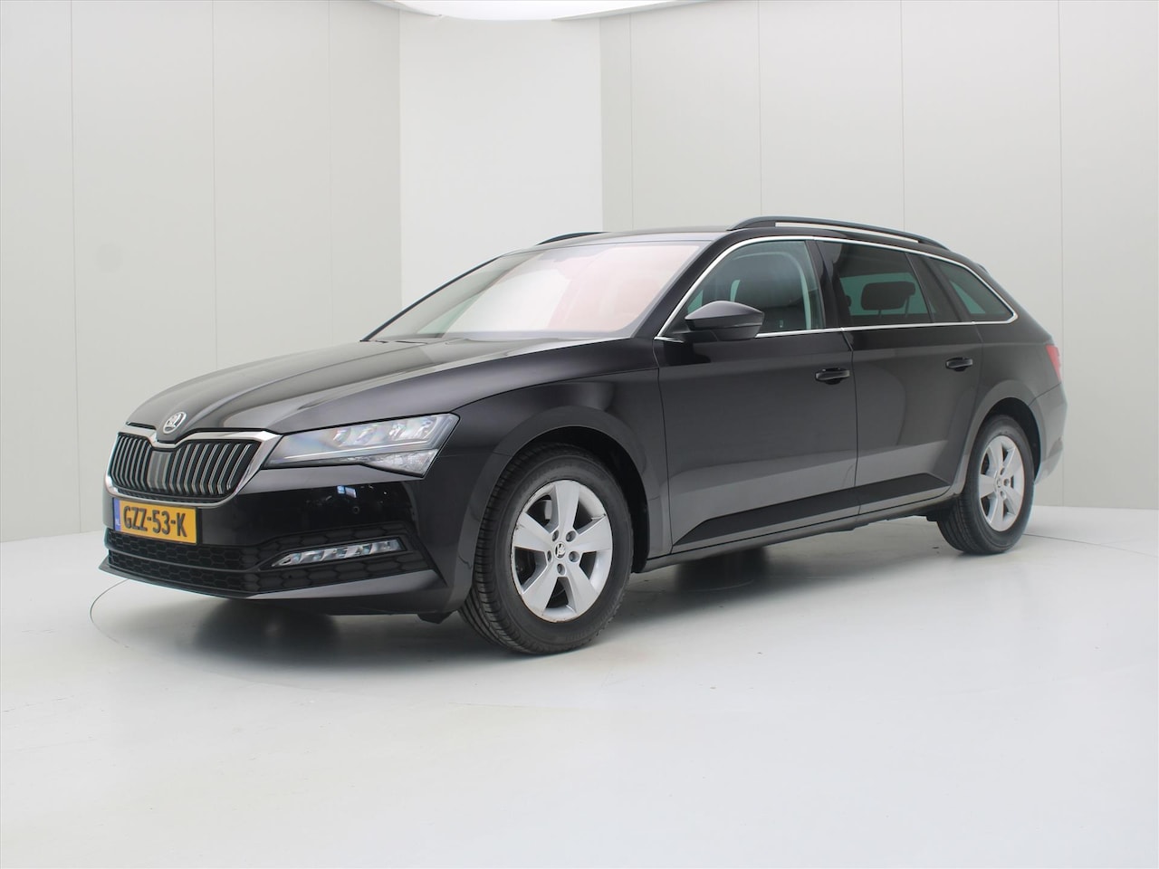 Skoda Superb Combi - 2.0 TDI 150pk DSG7 Ambition Business [ CAMERA+LEDER+CLIMAAT+CRUISE+PDC+NAVIGATIE+CARPLAY ] - AutoWereld.nl