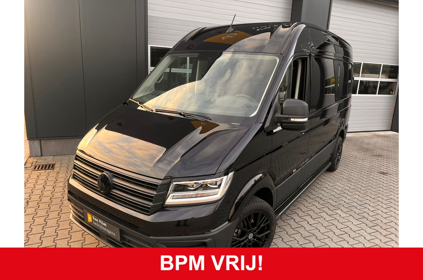 Volkswagen Crafter - 35 2.0 TDI L3H3 Exclusive 177PK automaat VVB BLACK EDITION BPM vrij! Benut nu nog uw voord - AutoWereld.nl