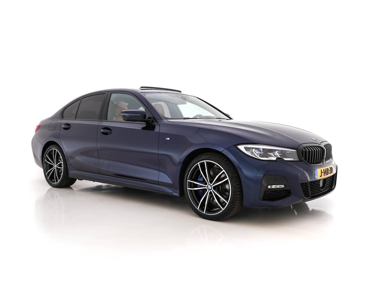 BMW 3-serie - 330e High Executive (INCL.BTW) *PANO | HEAD-UP | ADAPTIVE-CRUISE | LASER-LED | FUL-LEATHER - AutoWereld.nl