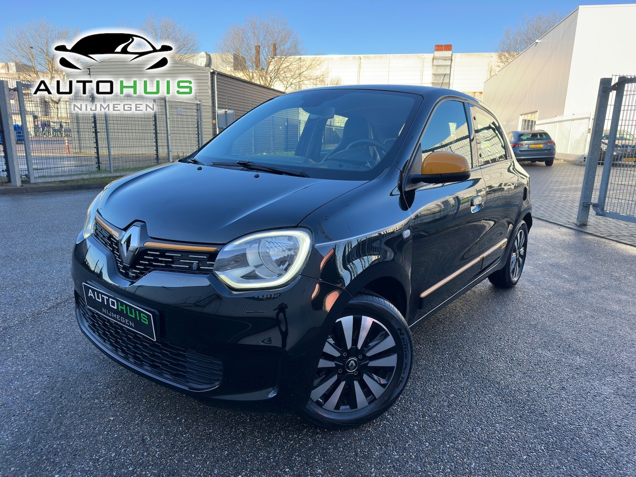 Renault Twingo - 1.0 SCe Intens Stoelverwarming Half leder 15" lm velgen - AutoWereld.nl