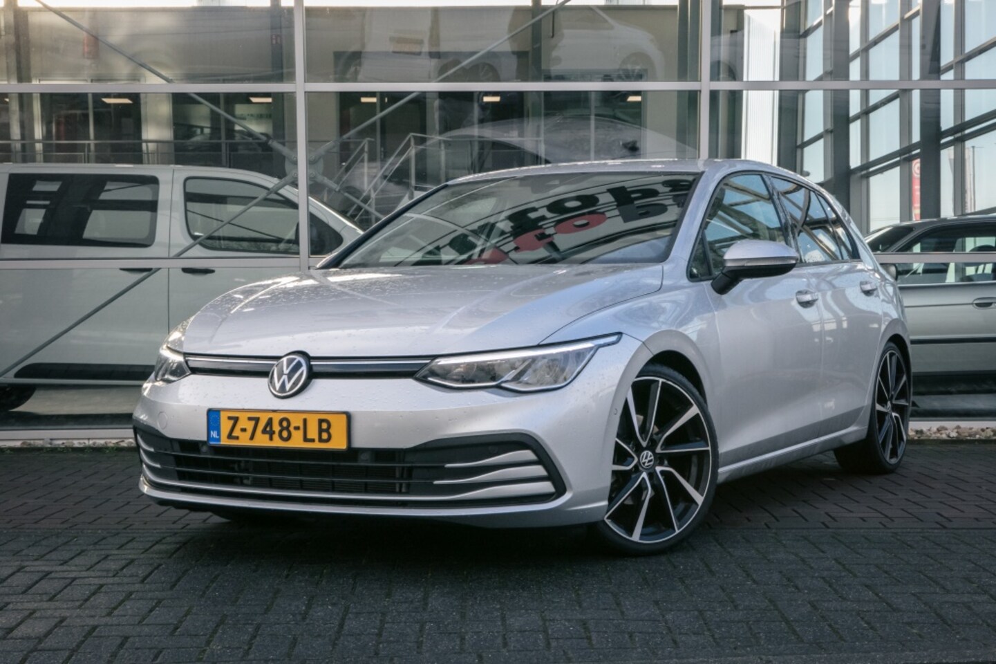 Volkswagen Golf - 1.5 eTSI Life | Sfeerverlichting | Trekhaak | Adaptieve Cruise | - AutoWereld.nl