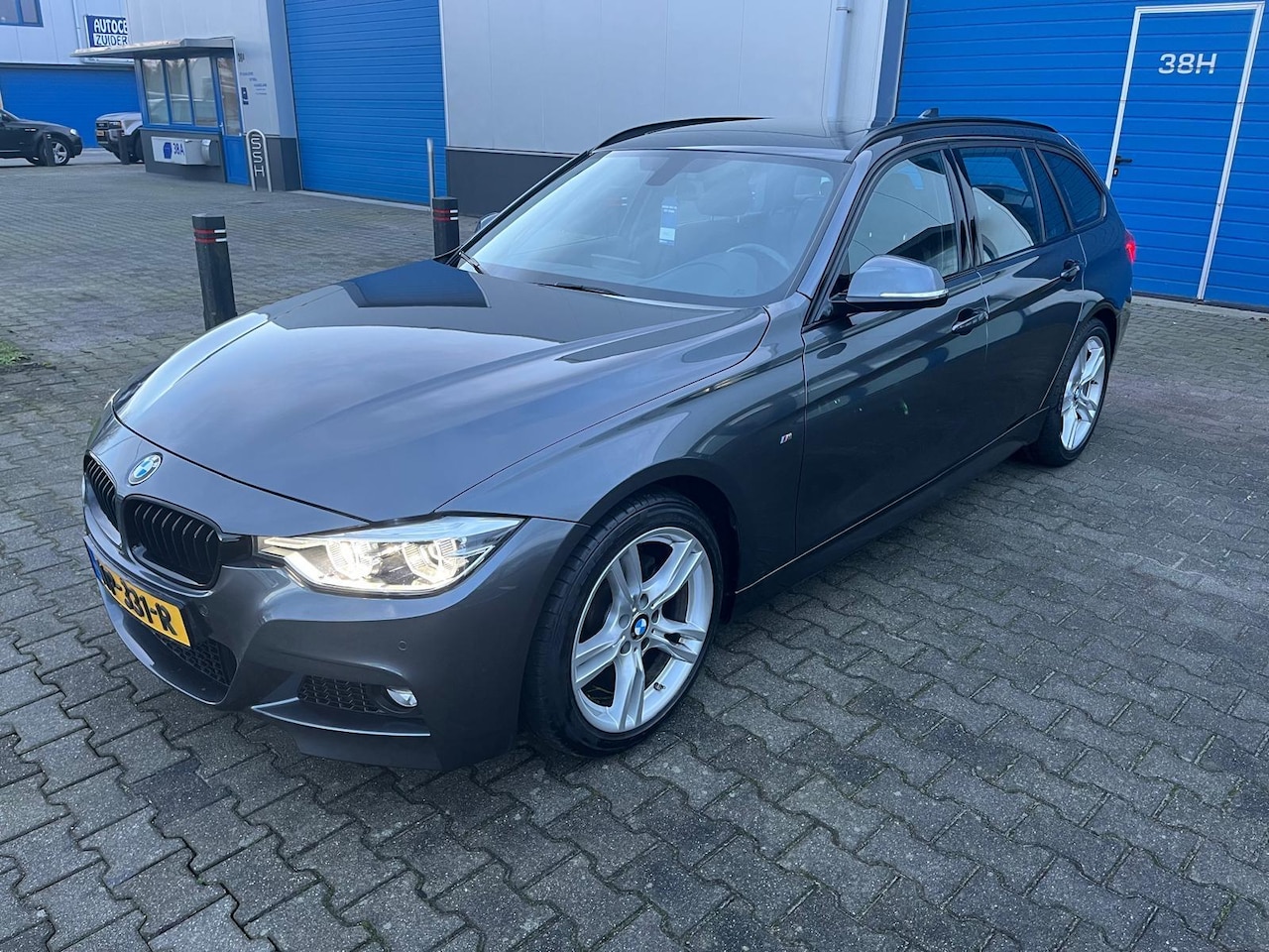 BMW 3-serie Touring - 320i 184pk Centennial High Executive Automaat / M Pakket / Pano/ Navi Professional / Haak - AutoWereld.nl