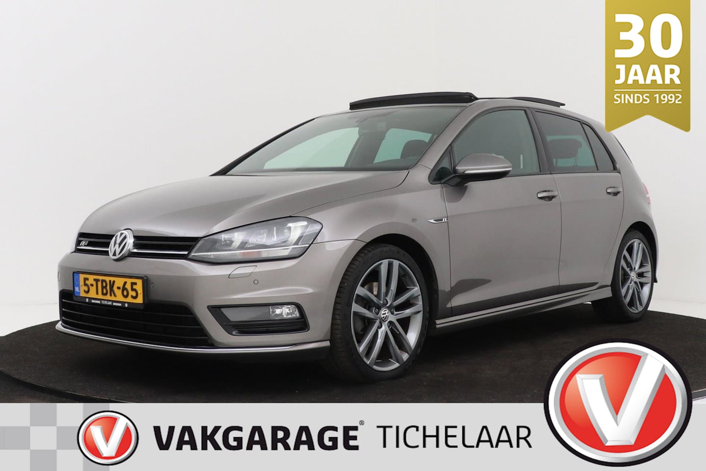 Volkswagen Golf - 1.4 TSI Highline | R-Line | Trekhaak | Panoramadak | Org NL | CarPlay | Keyless | Automaat - AutoWereld.nl