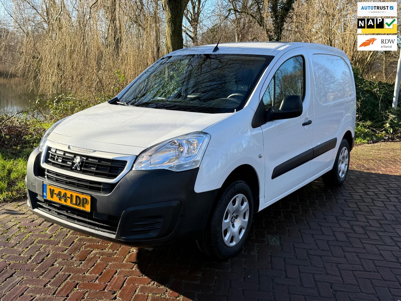 Peugeot e-Partner - Electric automaat ,1 Eig , 15000 km b.j. 1-2020 ,Navi ,Camera ,PDC - AutoWereld.nl