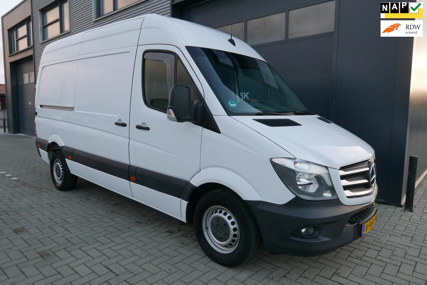 Mercedes-Benz Sprinter - 319 3.0 CDI V6 190 PK 366 L2 H2 AUT,NAVI,CAMARA,TREKHAAK. - AutoWereld.nl