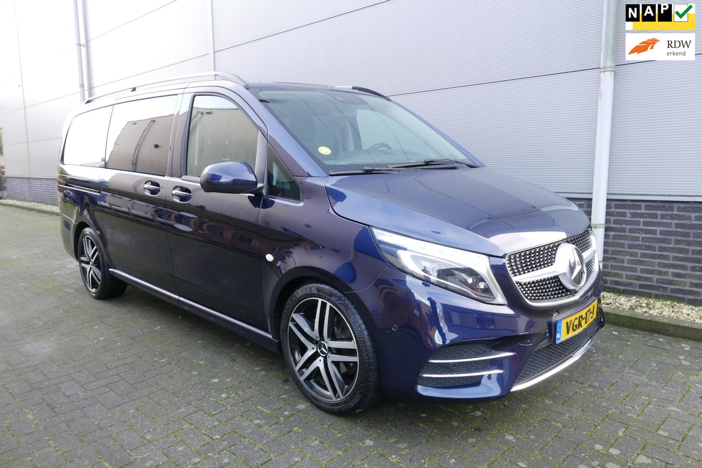 Mercedes-Benz Vito - 114 CDI Lang DC AUT,LEER,XENON,AMG. - AutoWereld.nl