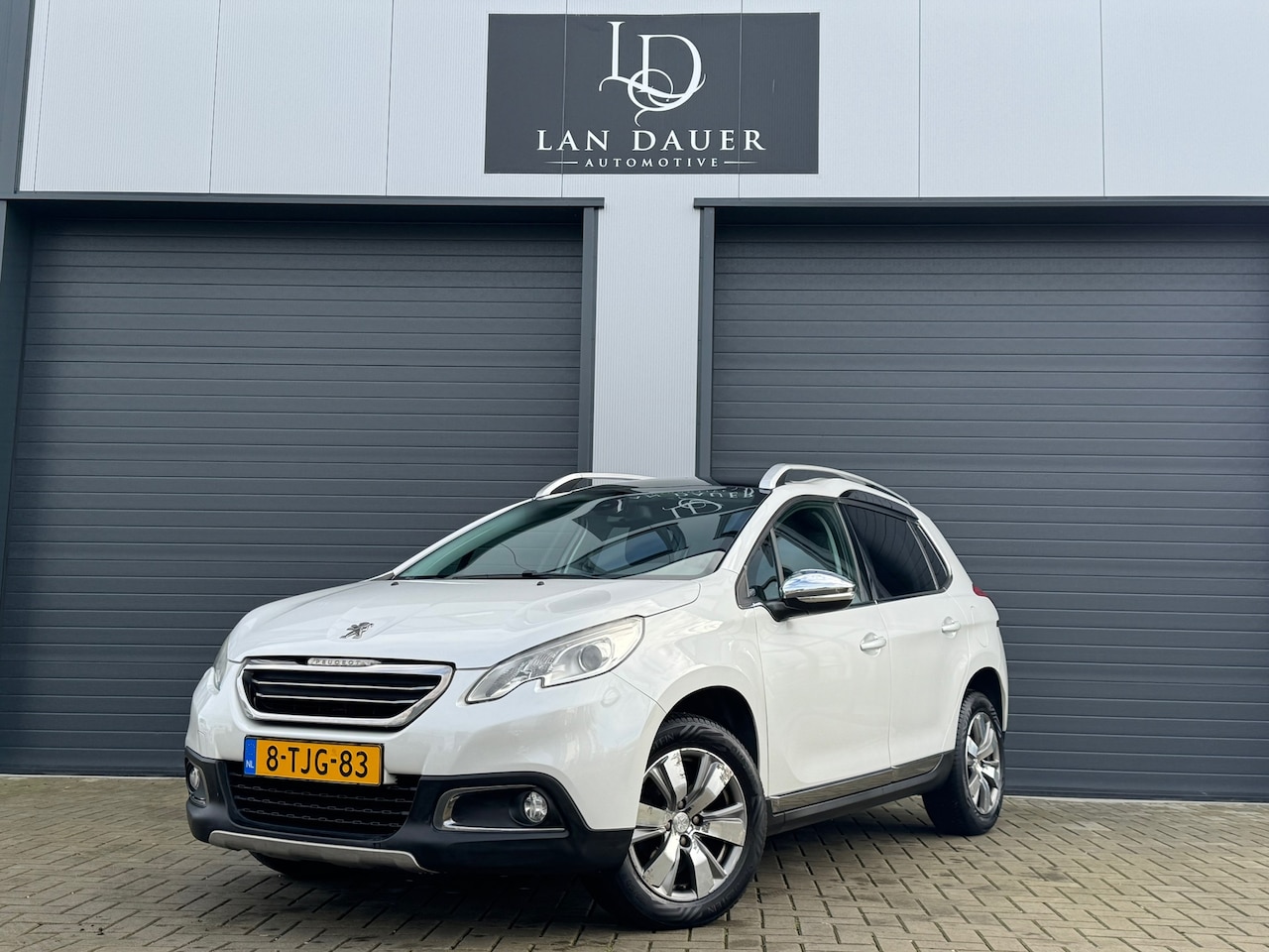 Peugeot 2008 - 1.2 VTi Allure Pack / Panorama / Navi - AutoWereld.nl