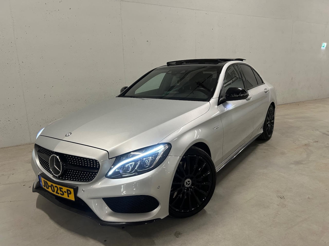 Mercedes-Benz C-klasse - 450 AMG 4MATIC Pano Leer - AutoWereld.nl