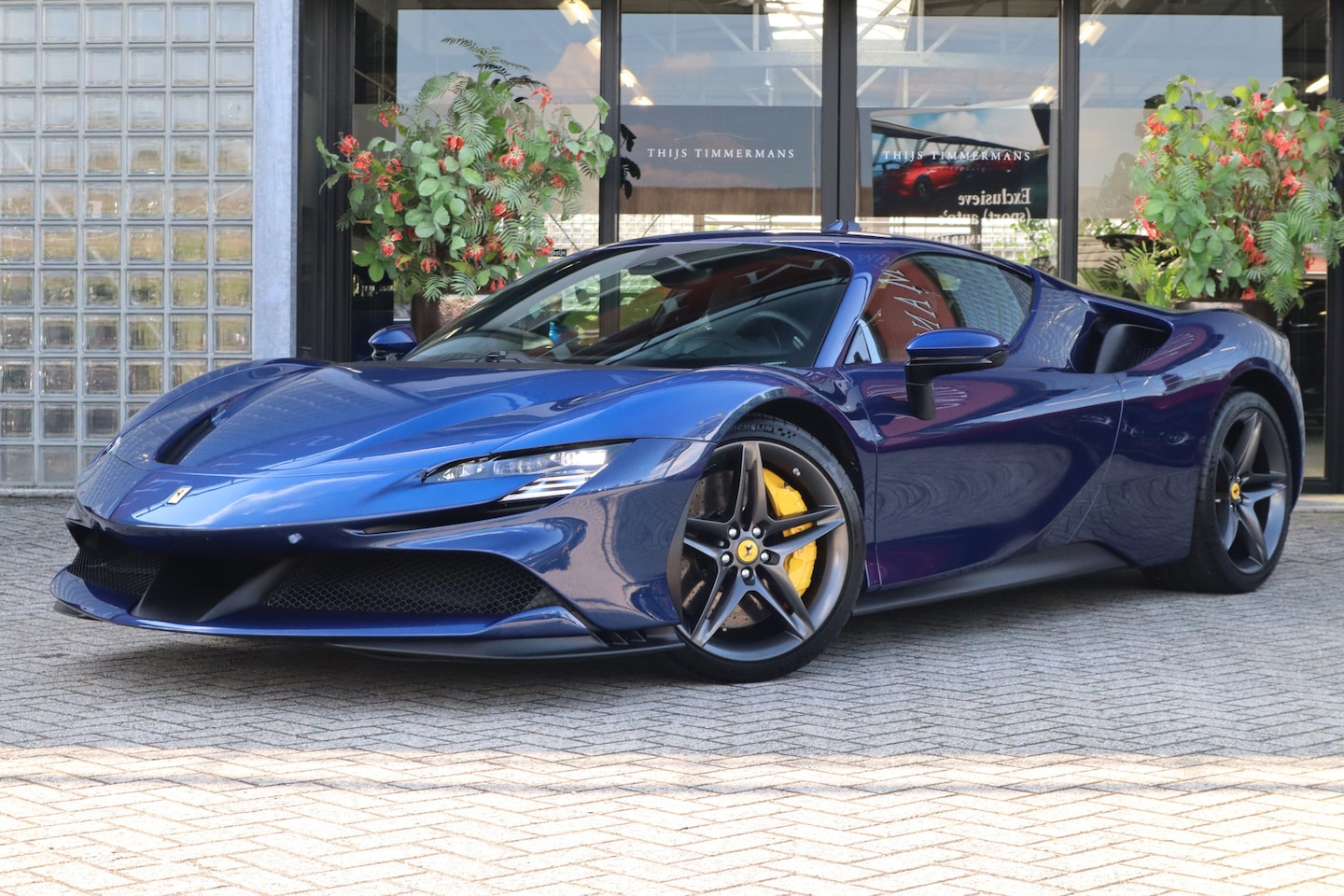 Ferrari SF90 Stradale - 4.0 V8 | Blu Tour de France, Carbon daytona racestoelen, Lift, Camera - AutoWereld.nl