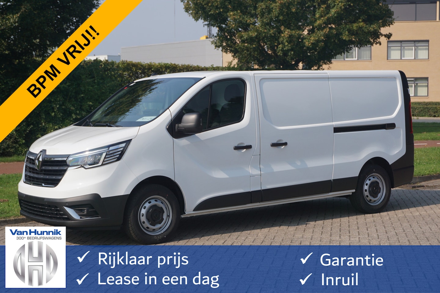 Renault Trafic - T30 L2H1 150PK EDC AUT BPM VRIJ!! Blis, Easylink Apple CP / Cam, Trekhaak 2x Schuifdeur!! - AutoWereld.nl