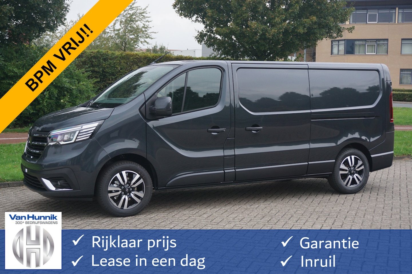 Renault Trafic - 170PK L2H1 LUXE EDC AUT!! BPM VRIJ!! Navi, LM Velg, Betimmering, Trekhaak, 2x Schuifdeur!! - AutoWereld.nl