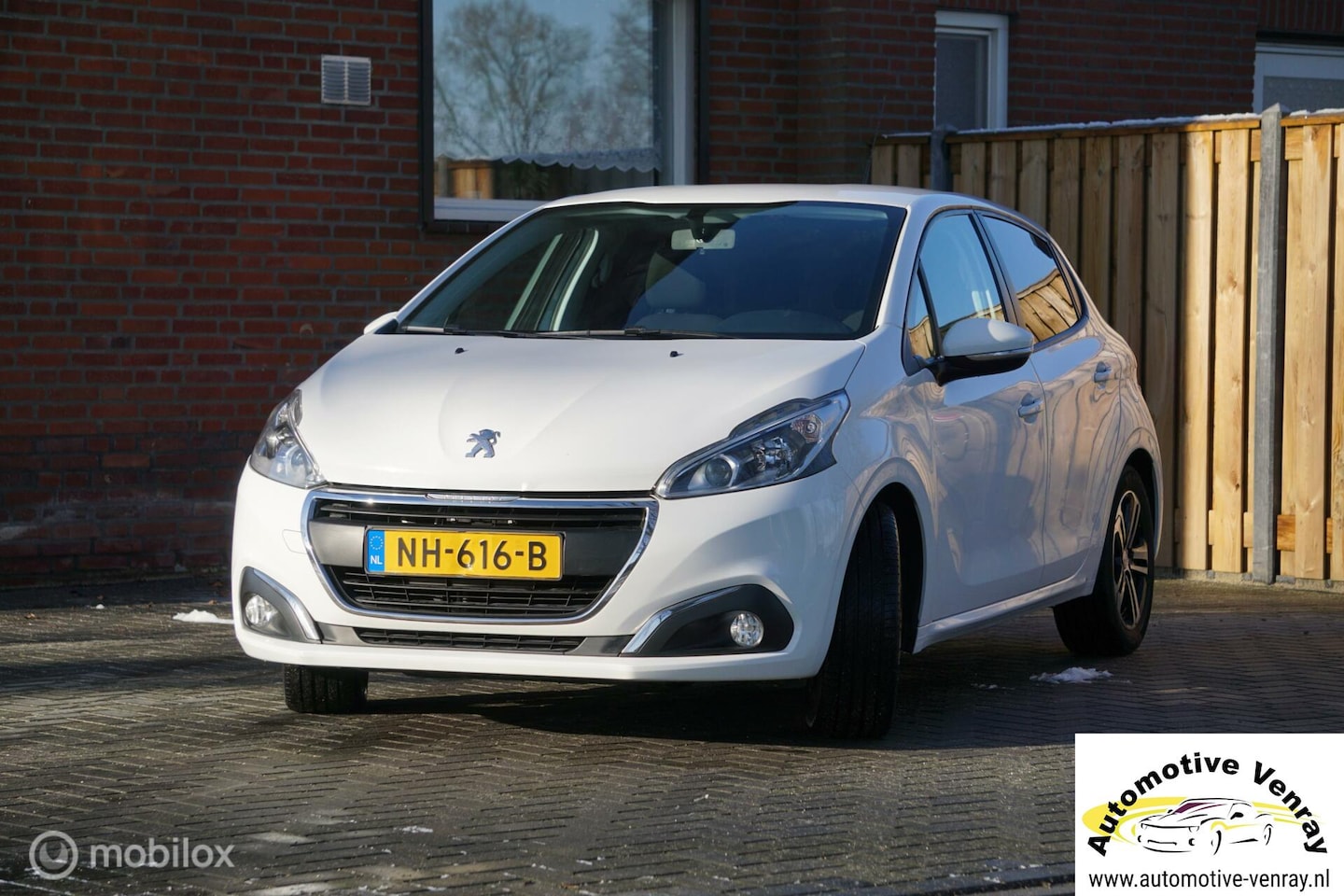 Peugeot 208 - 1.2 PureTech Blue Lion 1.2 PureTech Blue Lion, Leuke sportieve Auto! - AutoWereld.nl